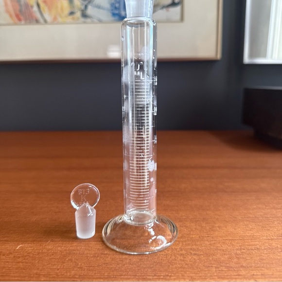 COPY - Pyrex 250 ml Graduated Mixing Cylinder with 13K Glass Pennyhead Stopper - Picture 4 of 12